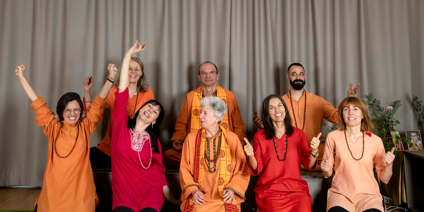 инструктори по йога